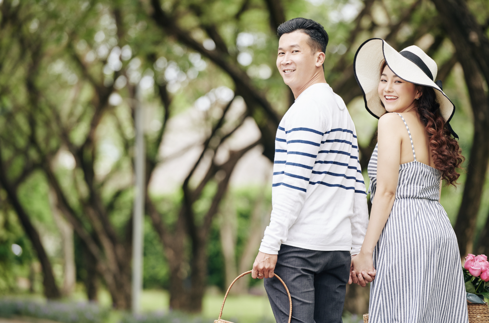 Happy couple eloping in Melbourne